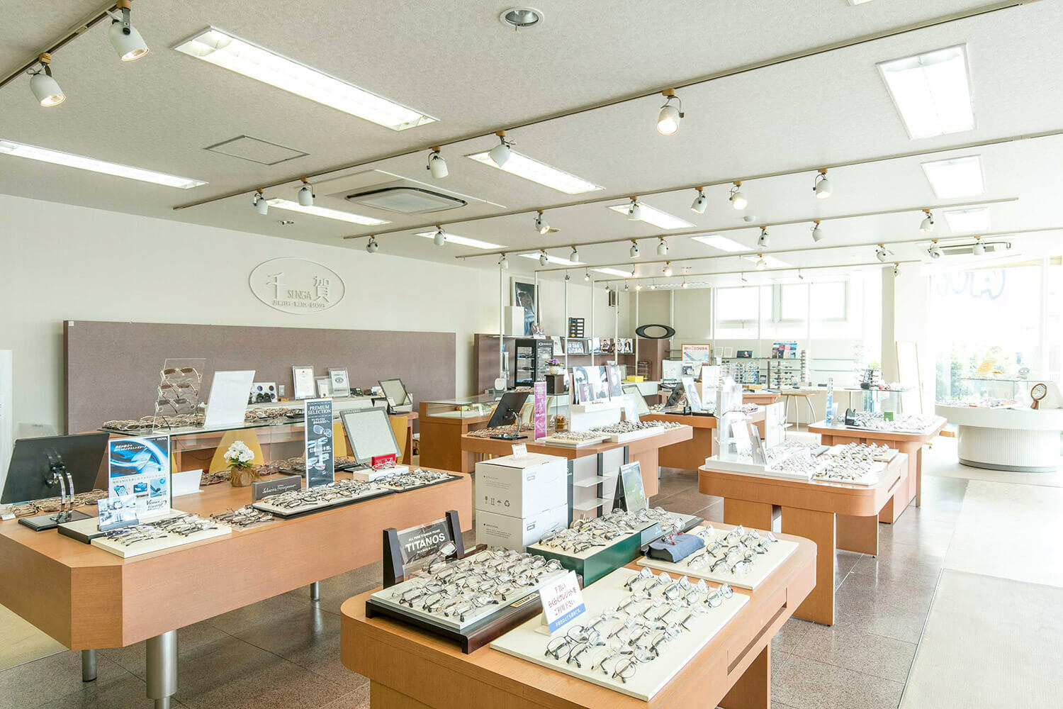 メガネの千賀　県庁前店 内観