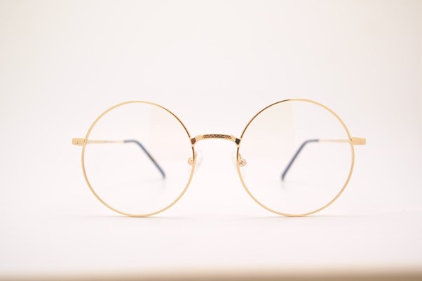 眼鏡フレームの値段の違いは何？価格差が生じる理由や安いもの、高い 